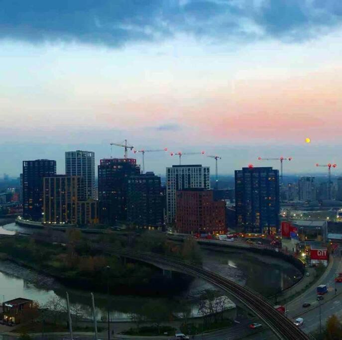 London Skylineviews 2 Bed 2 Bath Flat Near Canary Wharf, O2 & Excel Dış mekan fotoğraf